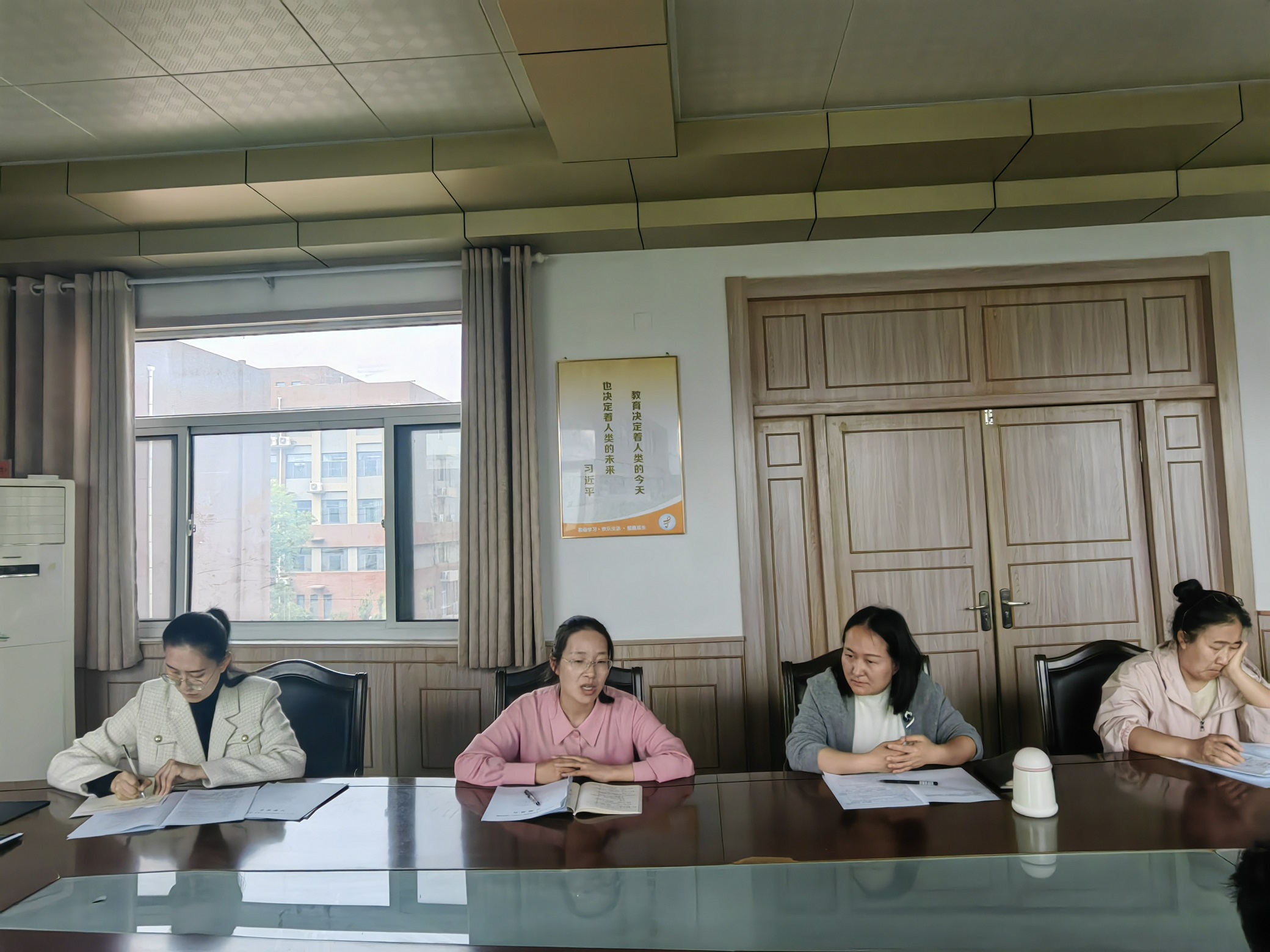图2东营市教科院魏微丽指导点评