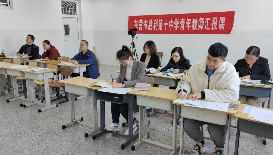 7老师们专心听课